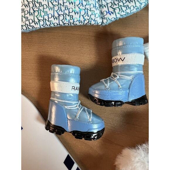 Skyler Bradshaw Winter Break Rainbow High Doll Outfit Blue Snowboard Coat Boots - Picture 7 of 11